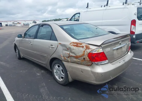 2003 Toyota Camry Le V6 z USA, uszkodzony, nr VIN 4T1BF32K23U046400